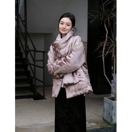 Miss Orange New Chinese Clove Brown Silk Jacquard Sandwich Cotton Jacket (with Scarf)